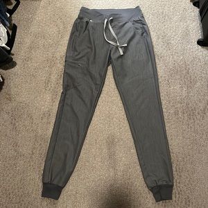 Women’s Figs Zamora gray scrub joggers. XS Tall.